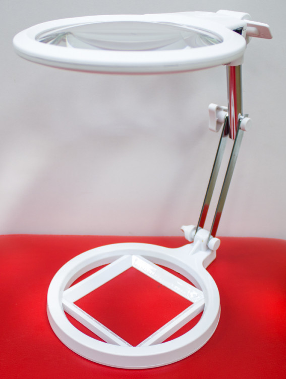 ЛУПА  лампа с подсветкой на батарейках